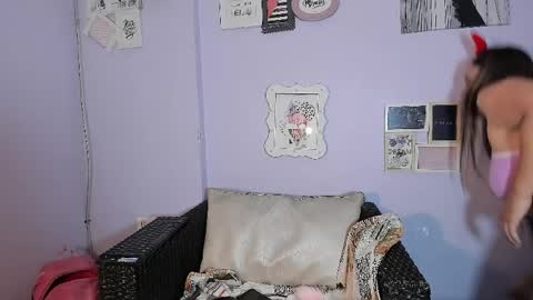 avawhiite online show from April 11, 2026, 6:56 pm