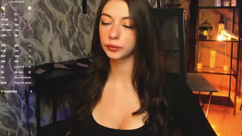 Avie online show from October 29, 2025, 8:54 pm