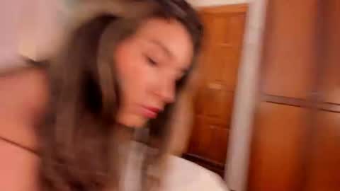 Snapshot of avelia_dh chatting on July 2, 2026, 6:58 pm Avelia online show from July 2, 2026, 6:58 pm