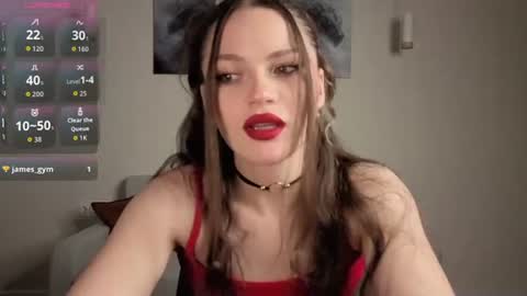 Snapshot of avelinehowo_uwu chatting on June 12, 2026, 7:02 pm Aveline online show from June 12, 2026, 7:02 pm