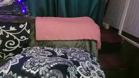 raven blue online show from October 8, 2025, 6:00 am