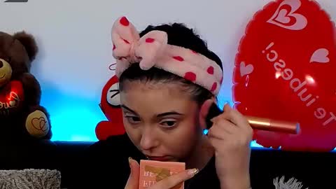 AveryWillow online show from February 26, 2025, 11:41 am