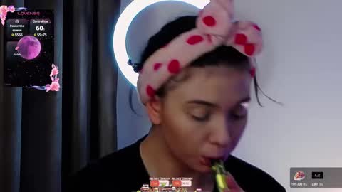 AveryWillow online show from March 3, 2025, 1:31 pm