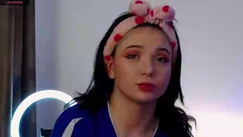 AveryWillow online show from March 6, 2025, 2:08 pm