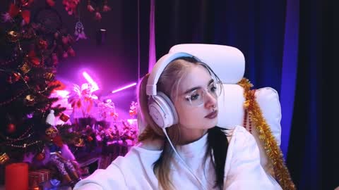 Avriel online show from December 11, 2024, 1:15 am