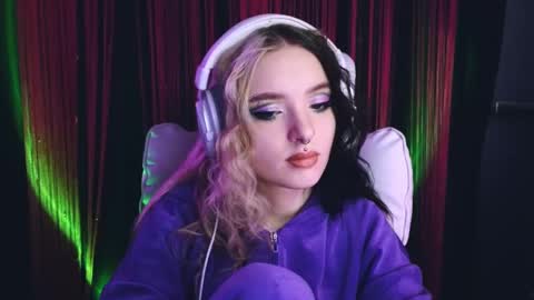 Avriel online show from March 7, 2025, 2:36 am