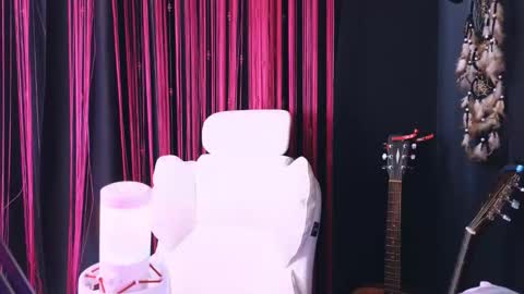 Avriel online show from February 4, 2026, 3:23 am