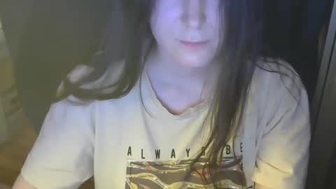 avialenne online show from April 3, 2026, 6:28 pm