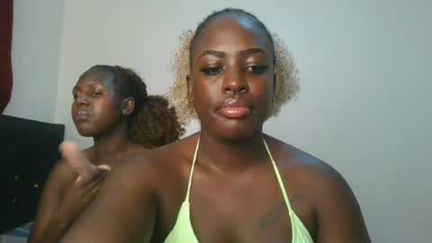 avian_babe1 online show from July 26, 2026, 11:22 pm