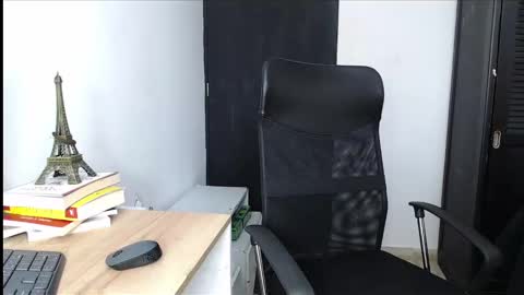 AVIS  online show from October 31, 2025, 3:57 pm