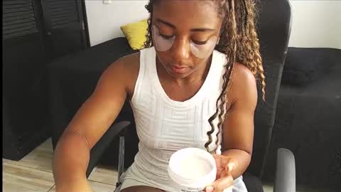 AVIS  online show from November 9, 2025, 4:49 pm