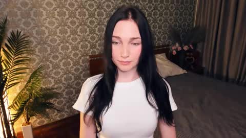 Viole t online show from November 10, 2025, 9:14 pm