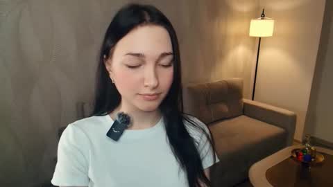 Viole t online show from November 12, 2025, 7:57 pm