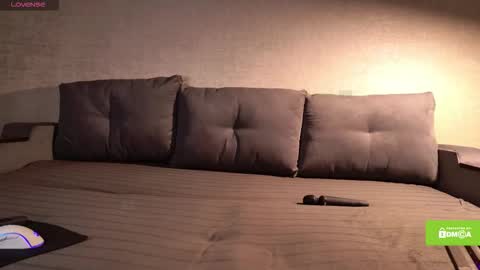 avr0ria online show from November 21, 2025, 3:27 am