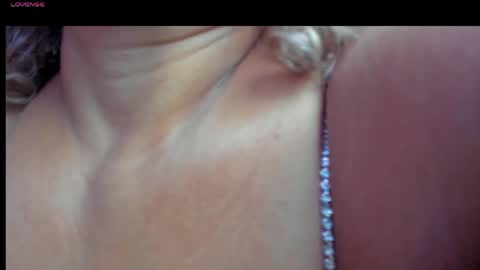 Snapshot of avril_jonson chatting on May 31, 2026, 9:38 pm avril_jonson online show from May 31, 2026, 9:38 pm