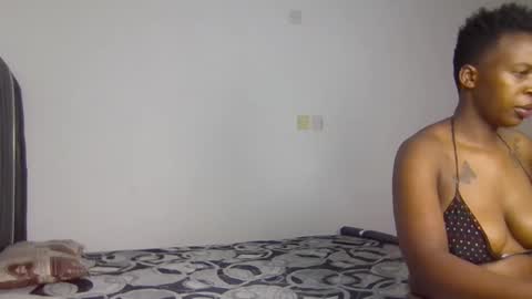 Snapshot of avril_lily chatting on February 3, 2026, 7:35 am Avril online show from February 3, 2026, 7:35 am