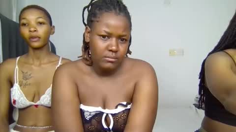 Snapshot of avril_lily chatting on February 10, 2026, 2:04 am Avril online show from February 10, 2026, 2:04 am