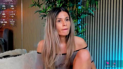 AVRILL CYRUX online show from January 28, 2025, 2:53 pm