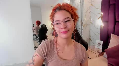 Snapshot of avrilwayne chatting on November 18, 2025, 11:47 am Avril online show from November 18, 2025, 11:47 am