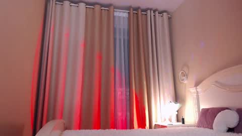 Avrora Inst online show from October 20, 2025, 11:27 pm