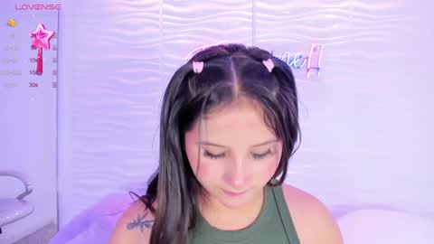 Avy  online show from January 7, 2025, 11:37 am