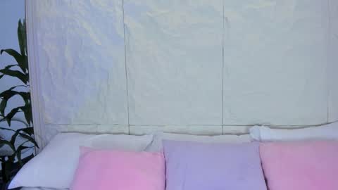 Avy  online show from December 1, 2025, 11:37 am