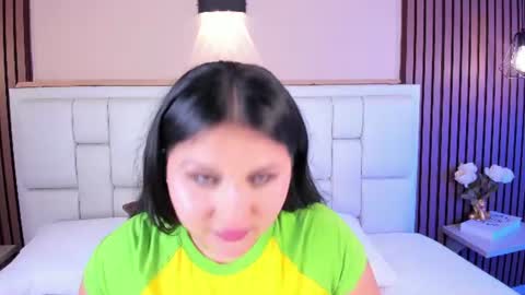 Snapshot of avymilton chatting on July 5, 2026, 12:01 pm Avy online show from July 5, 2026, 12:01 pm