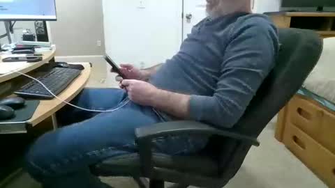 Snapshot of awesnead chatting on January 6, 2026, 7:39 pm awesnead online show from January 6, 2026, 7:39 pm