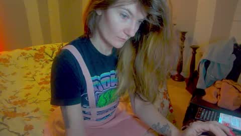 awesomeblossommm online show from January 7, 2026, 7:38 pm