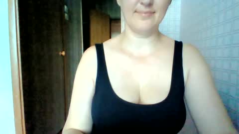 Snapshot of awesomeladyy chatting on June 23, 2026, 7:39 am awesomeladyy online show from June 23, 2026, 7:39 am