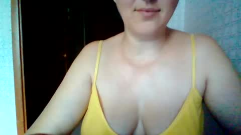 Snapshot of awesomeladyy chatting on June 24, 2026, 9:41 am awesomeladyy online show from June 24, 2026, 9:41 am