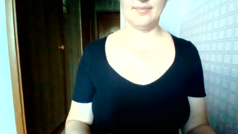 Snapshot of awesomeladyy chatting on June 27, 2026, 8:08 am awesomeladyy online show from June 27, 2026, 8:08 am