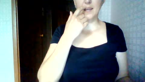 Snapshot of awesomeladyy chatting on July 21, 2026, 6:49 am awesomeladyy online show from July 21, 2026, 6:49 am