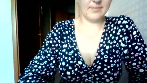 Snapshot of awesomeladyy chatting on August 1, 2026, 8:35 am awesomeladyy online show from August 1, 2026, 8:35 am