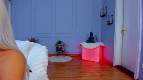 Ella online show from April 19, 2026, 4:12 am