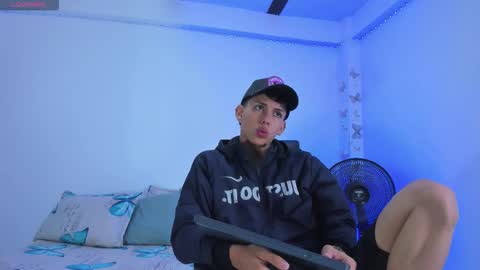 AXEL online show from October 19, 2025, 11:44 am