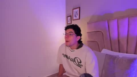 Yooung King  online show from February 11, 2026, 11:04 am