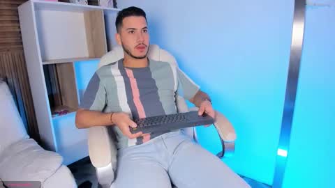 axel_grey_ online show from September 25, 2025, 12:09 pm