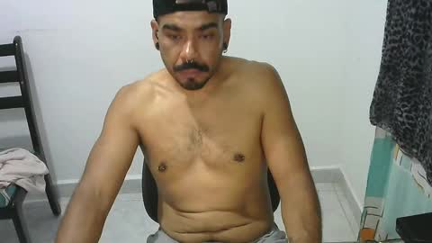 Snapshot of axel_mason chatting on January 31, 2025, 5:19 am Axel online show from January 31, 2025, 5:19 am