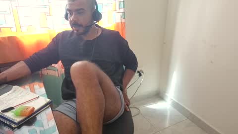 Snapshot of axel_mason chatting on November 19, 2025, 5:46 pm Axel online show from November 19, 2025, 5:46 pm