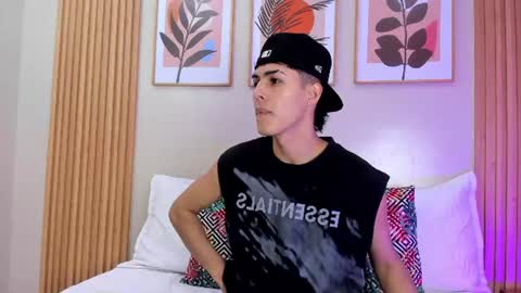 Snapshot of axel_mendoza_ chatting on July 1, 2026, 7:46 pm A X E L online show from July 1, 2026, 7:46 pm