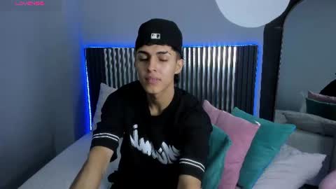 Snapshot of axel_mendoza_ chatting on July 2, 2026, 8:15 pm A X E L online show from July 2, 2026, 8:15 pm