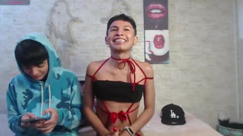 axel_milo_and_kairo online show from March 10, 2026, 1:43 am