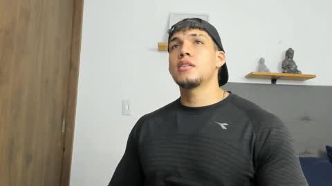 INDEPENDENT MODEL  online show from October 1, 2025, 4:29 am