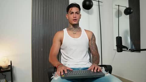 Agustin online show from October 3, 2025, 8:28 pm