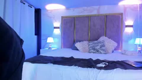 Axel and Renata online show from June 19, 2026, 4:50 am