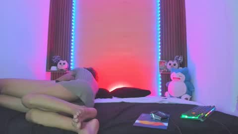 axelfox_ online show from February 22, 2025, 4:40 am