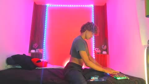 axelfox_ online show from February 25, 2025, 1:41 am