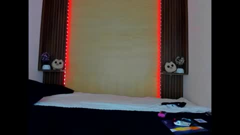 axelfox_ online show from March 9, 2025, 2:29 am