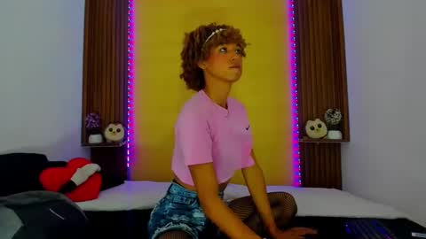 axelfox_ online show from March 11, 2025, 1:05 am